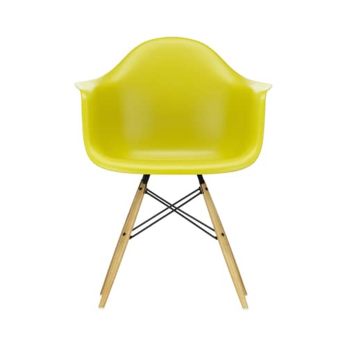 Fauteuil DAW - Eames Plastic Armchair plastique jaune / (1950) - Pieds bois clair - Vitra - Jaune moutarde / Bois clair - Érable massif, Polypropylène