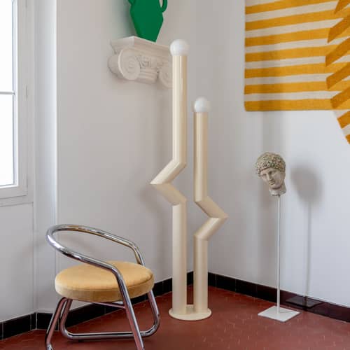 Lampadaire Déviation Double by Axel Chay métal beige / H 170 cm - Exclusivité - Axel Chay - Beige - Aluminium laqué, Verre