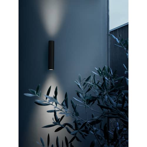 Applique Flauta Riga OUTDOOR métal noir / LED - H 22,5 cm - Rayures verticales - Flos - Noir - Aluminium