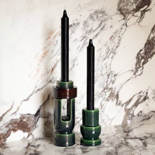 Bougeoir Ador Small céramique vert / H 10 cm - RED Edition - Vert / Bois foncé - Bois teinté, Céramique émaillée