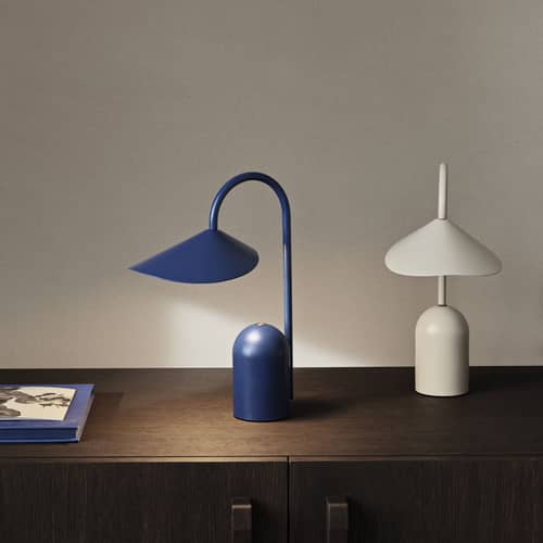 Lampada senza fili ricaricabile Arum LED metallo blu - Ferm Living - Blu - Alluminio, Ferro