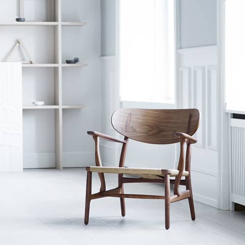 Poltrona lounge CH22 legno naturale / Hans J. Wegner, 1950 - Corda di carta - CARL HANSEN & SON - Noce oliato / Corda naturale - , Compensato di noce oliato, Noce massello oliato