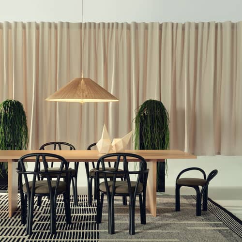 Sessel Bistra faser schwarz / Gepolsterte Sitzfläche - Gubi - Schwarz / Rohsamt (Fustagno 001) - Rattan, Schaumstoff, Velours