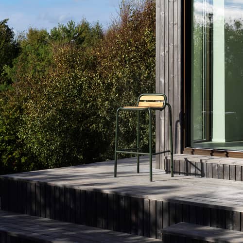 Barhocker Vig Wood holz natur / H 75 cm - Normann Copenhagen - Dunkelgrün / Holz Dunkelgrün / Holz - Geöltes Robinienholz, thermolackierter Stahl