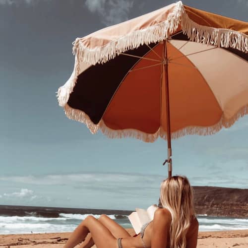 Ombrellone The Premium Beach tessuto legno multicolore / Ø 180 cm - Inclinabile - BUSINESS & PLEASURE - UNI Yellow & Flowers / Paisley Bay - Alluminio lucido, Fibra di vetro, Legno lamellare di recupero, Tessuto per esterni