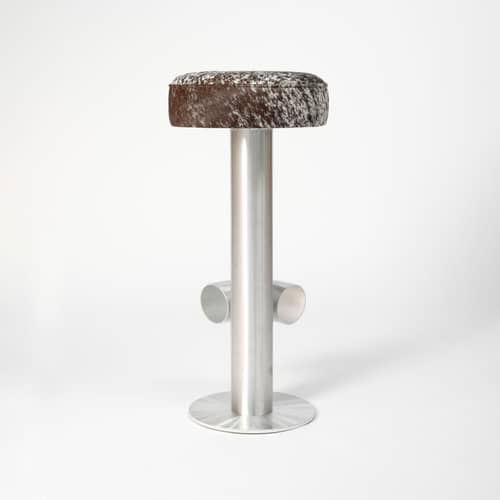 Tabouret de bar rembourré Bar / H 75 cm - Peau de vache - Axel Chay - Peau de vache - Aluminium, Mousse, Peau de vache
