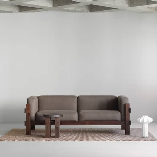 Divano destro Kube tessuto grigio / L 220 cm - Normann Copenhagen - Marrone scuro / Grigio chiaro (Hallingdal 110) -  Plumes, Pino massello eco-certificato, Schiuma ad alta densità, Tessuto Kvadrat