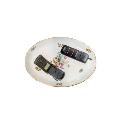 Piatto 04,91_Tableware ceramica multicolore / Telefono - Screziato e serigrafato / Pezzo unico - MARION MAILAENDER - Telefono (modello casuale) - Ceramica