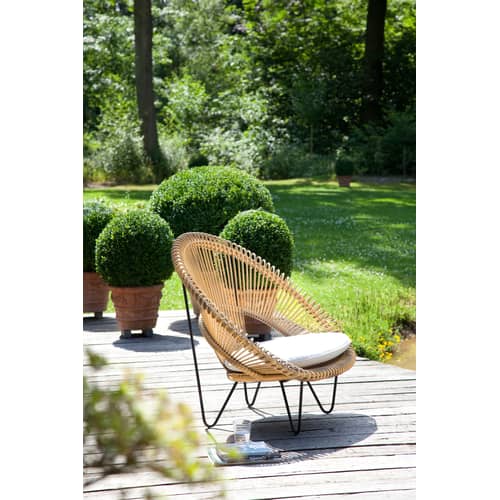 Poltrona Roy Cocoon materiale plastico fibre marrone / Vimini Polietilene intrecciata manualmente - Vincent Sheppard - Camel / Cuscino bianco - Acciaio, Alluminio, Espanso, Tessuto, Vimini polietilene