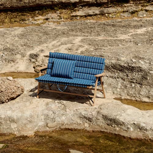 Gartensofa 2-Sitzer Outdoor Market textil blau / B 117 cm - Jasper Morrison - Hay - Blau - FSC-zertifizierte Buche, Recyceltes Polyestergewebe