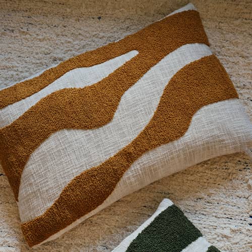 Kissenüberzug Marlie textil grün / 60 x 40 cm – Reliefstickereien - BROSTE COPENHAGEN - Goldgelb / Hafer - Baumwolle