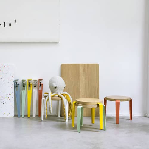 Tabouret enfant Mini Lou / H 30 cm - TIPTOE - Chêne / Pieds Rose Flamant - Acier thermolaqué, Chêne massif éco-certifié