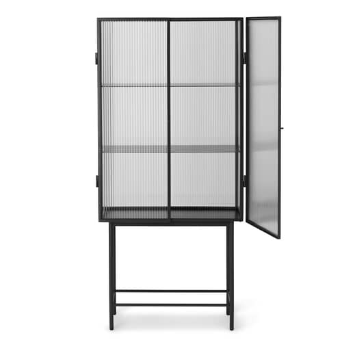 Vitrine Haze metall glas schwarz / L 70 x H 155 cm - Riffelglas - Ferm Living - Schwarz / Riffelglas - epoxy-beschichtetes Metall, Geriffeltes Glas