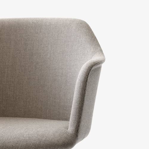 Fauteuil rembourré Rely HW35 tissu beige  / Seconde vie - &tradition - Taupe (tissu Re-Wool) / Pieds chromés - Acier, Fibre de verre, Mousse, Polypropylène recyclé, Tissu Kvadrat