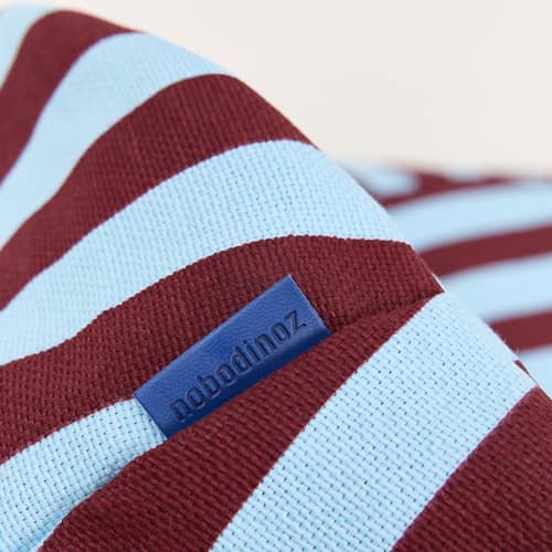 Sitzkissen für Kinder Bliss textil rot - NOBODINOZ - Bordeaux & Blau / Streifen - Expandiertes Polystyrol, Organische Baumwolle