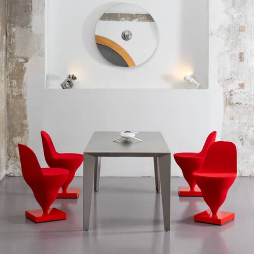 Gepolsterter Stuhl Gelato textil rot - Moustache - Stoff Cherry / Sockel Creme - Gussaluminium, Metall, Polyester-Gewebe, Polyurethan-Schaum