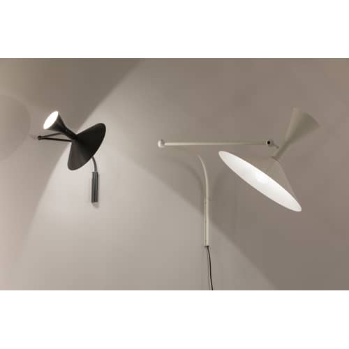 Applique avec prise Lampe de Marseille métal blanc by Le Corbusier / L 166 cm - Réédition 1954 - Nemo - Blanc - Acier, Aluminium