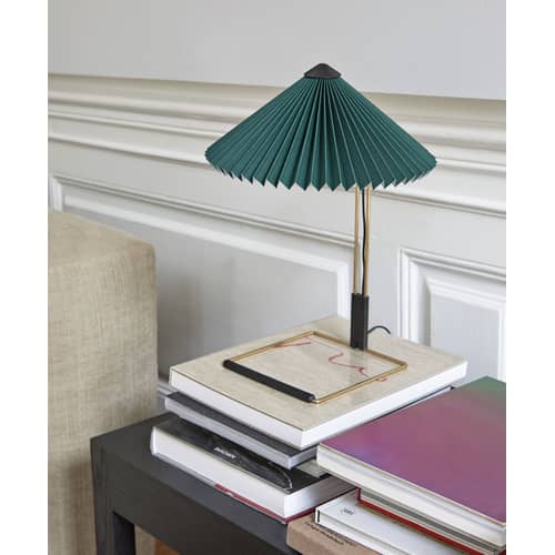 Lampe de table Matin Small LED tissu blanc / H 38 cm - Hay - Blanc / Laiton poli - Acier finition laiton, Coton plissé