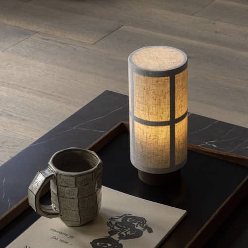 Hashira Wireless rechargeable lamp textile beige / Ø 10 x H 23.5 cm - Linen - Audo Copenhagen - Raw beige / Dark oak - Linen, Steel, Tinted oak