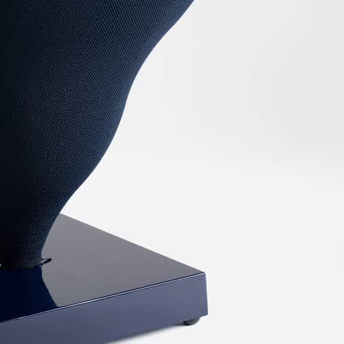 Chaise rembourrée Gelato tissu bleu - Moustache - Tissu Plum / Base bleu marine - Fonte d\'aluminium, Métal, Mousse polyuréthane, Tissu polyester