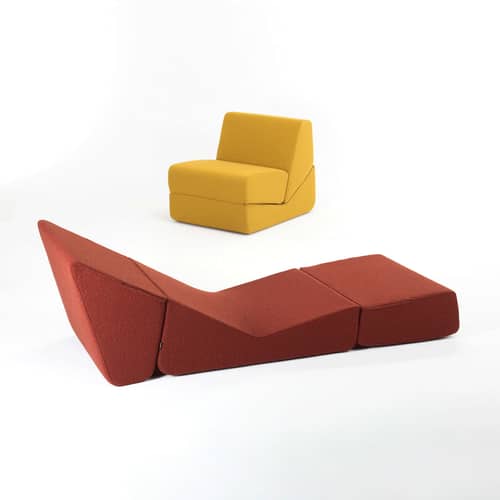 Poltroncina Galeotta tessuto rosso / Poltrona trasformabile - Riedizione del 1968 - Zanotta - Bordeaux (Tocco 32027) - Espanso, Tessuto
