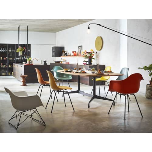 Applique avec prise Potence / Jean Prouvé (1950) - L 203 cm - Vitra - Noir - Acier époxy, Chêne