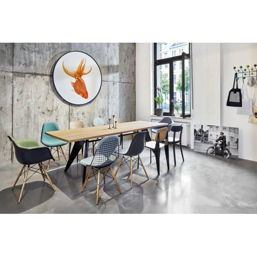Tavolo rettangolare EM Table legno naturale / 240 x 90 cm - By Jean Prouvé, 1950 - Vitra - Rovere naturale / Gamba nera - Acciaio laccato epossidico, Massello di quercia oliato