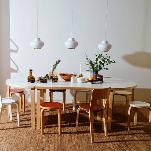 Stappelbarer Hocker E 60 textil schwarz / Alvar Aalto, 1933 - 4 Füße - ARTEK - Stoff Zebra / Füße Birke - Birke Schichtholz, Birkenholzfurnier, Gewebe, Schaumstoff