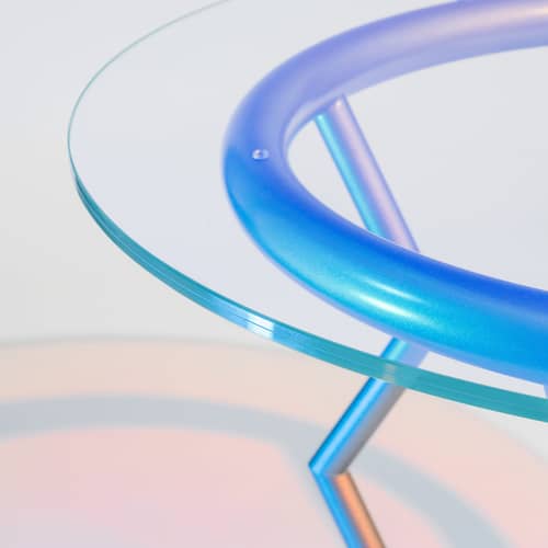 Medusa - Night Tales Round table glass transparent / By Masanori Umeda, 1982-2020 - Limited edition - Memphis Milano - Iridescent Transparent / Pale blue metal - Iridescent glass, Metal, Plexiglas