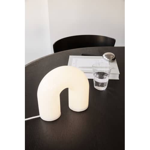 Lampe de table Vuelta LED verre blanc / L 21 x H 21 cm - Ferm Living - Blanc translucide - Laiton massif, Verre opalin strié