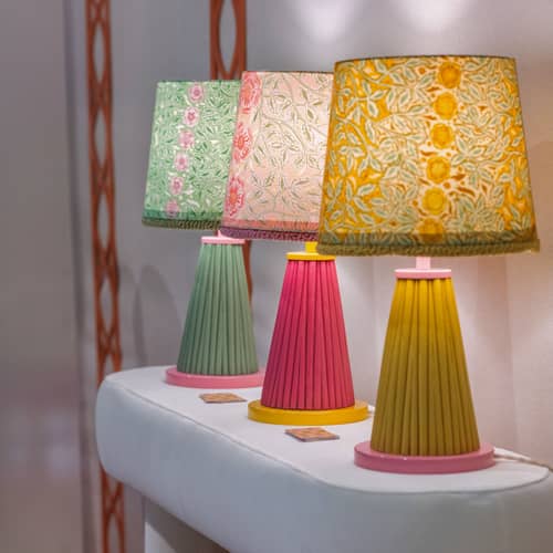 Lampada da tavolo Winnie legno verde / H 57,5 cm - POPUS EDITIONS - Verde - Cotone, Rattan laccato