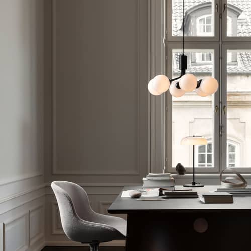 Apiales 6 Pendant glass black / Ø 50 cm - NUURA - Black / Opal white - Aluminium, Mouth blown glass