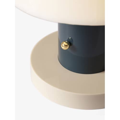 Lampe sans fil rechargeable Setago  JH27 plastique bleu / by Jaime Hayon - &tradition - Bleu Crépuscule / Base sable - Polycarbonate moulé