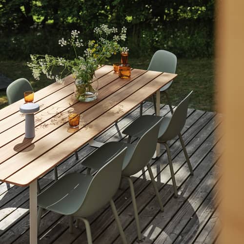 Tavolo rettangolare 70/70 OUTDOOR legno naturale / 225 x 90 cm - Muuto - Mogano/Grigio - Alluminio termolaccato, Mogano Sapelli certificato FSC
