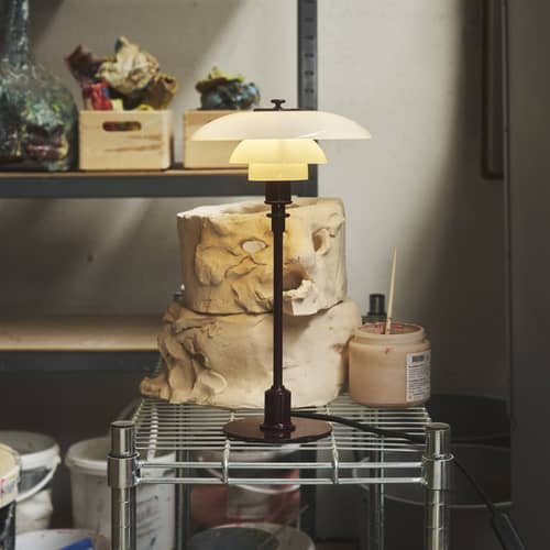 Lampe de table PH 2/1 bordeaux / Réédition 1927 - Louis Poulsen - Bordeaux brillant / Blanc - Aluminium laqué, Verre soufflé bouche