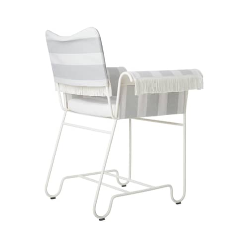 Gepolsterter Sessel Tropique textil grau / Mit Fransen - Stoff / Matégot, Wiederauflage der 50er - Gubi - Gestreift bläulich grau / Fuß weiß - Gewebe, rostfreier Stahl, Schaumstoff