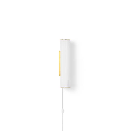 Wandleuchte mit Stromkabel Vuelta LED glas weiß Small / L 40 cm - Ferm Living - Messing / Weiß - Messing, Opalglas mit Streifen