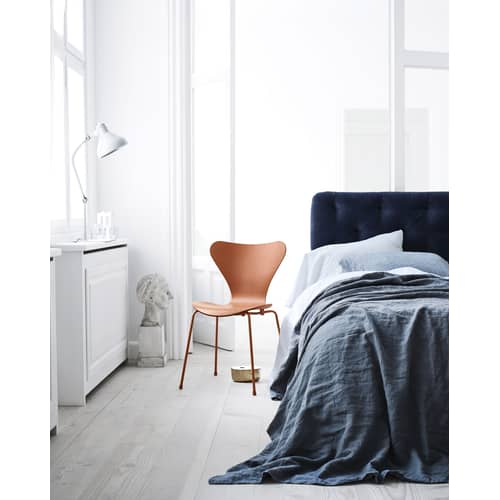 Chaise empilable Série 7 / Frêne teinté - Arne Jacobsen, 1955 - Fritz Hansen - Noir / Pieds noirs - Acier peint, Contreplaqué de frêne teinté
