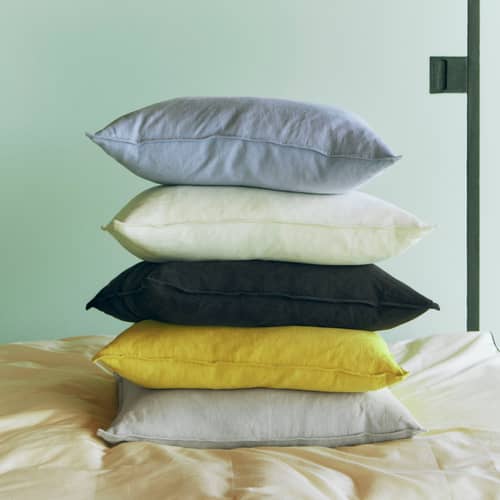 Coussin Linen tissu noir / 60 x 60 cm - Hay - Noir-bleu -  Plumes, Coton, Lin