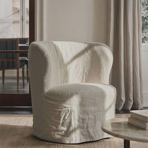 Gepolsterter Sessel Stay textil weiß / Abnehmbare Hülle - Gubi - Gewaschener Leinenstoff - Gewaschenes Leinen, Holz, PU-Schaum