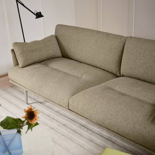 Divano destro Outline Soft tessuto verde / 3 posti - L 220 cm - Muuto - Verde (Clay 15) / Piedini in alluminio levigato - Legno certificato FSC, Schiuma PU, Tessuto Kvadrat