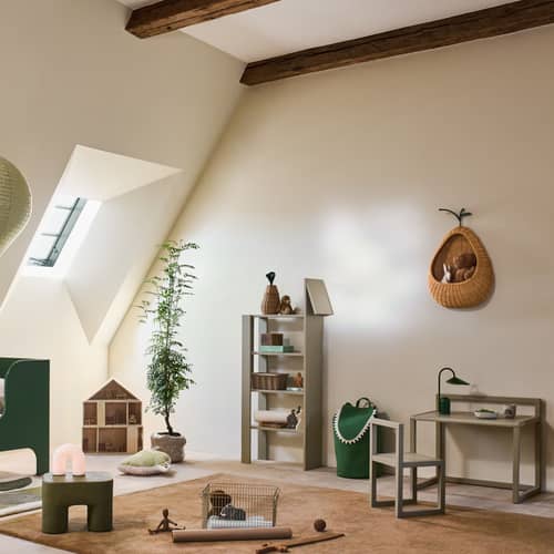 Libreria per bambini Giraffe legno beige / L 69 x P 24 x H 140 cm - Ferm Living - Beige cashmere - Pannelli in fibra di legno