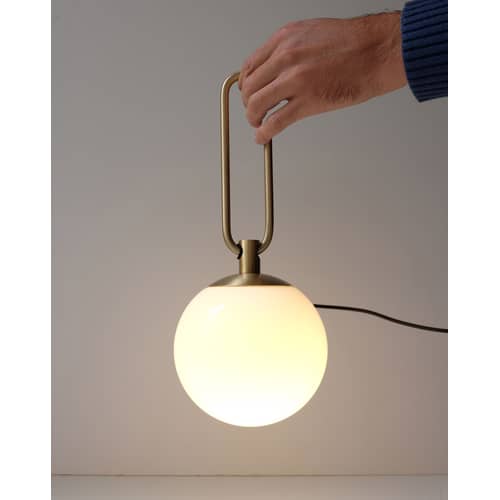 Lampe de table nh1217 métal verre or / Baladeuse - à poser ou suspendre - Artemide - Laiton / Sphère blanche - Laiton brossé, Verre soufflé