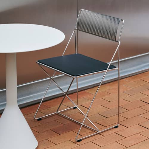Chaise empilable X-Line INDOOR métal argent / Réédition 1977 - Acier perforé - Hay - Chromé / Chromé - Acier chromé, Tôle d\'acier perforée