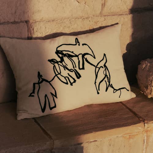 Coussin Vuelo tissu blanc / 60 x 40 cm - Ferm Living - Naturel / Noir -  Duvet,  Plumes, Coton, Lin