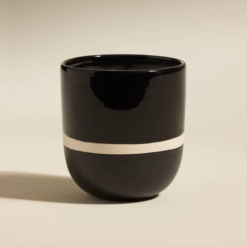Parfumierte Kerze Sicilia keramik schwarz - Maison Sarah Lavoine - Schwarz / Duft Schwarz Amber - emaillierter Sandstein, Pflanzenwachs