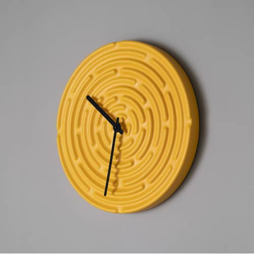 Wanduhr Minos keramik gelb / Keramik - Ø 42 cm - raawii - Gelb - Aluminium, emaillierte Fayence