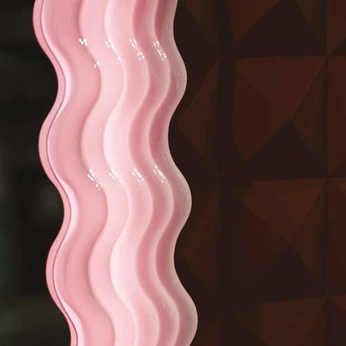 Ultrafragola Illuminated mirror plastic material pink / LED - W 100 x H 195 cm / Ettore Sottsass, 1970 - POLTRONOVA - Opaline white / Pale pink light - Acrylic, Glass