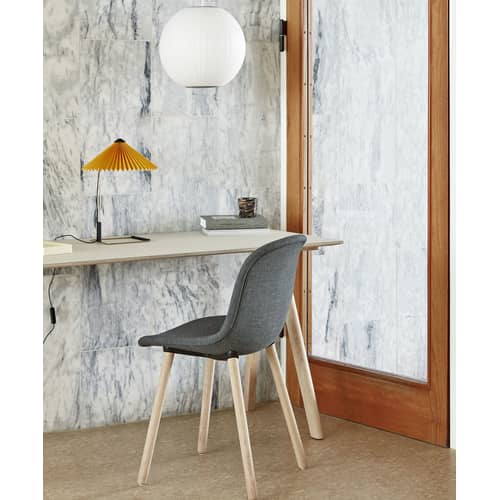Lampe de table Matin Small LED tissu blanc / H 38 cm - Hay - Blanc / Laiton poli - Acier finition laiton, Coton plissé