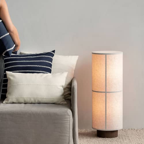 Lampadaire Hashira LOW / Ø 30 x H 83 cm - Lin - Menu - Beige brut / Chêne foncé - Acier, Chêne teinté, Lin